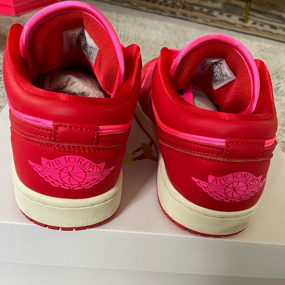 Nike Air Jordan 1 Low SE Size 9.5 - Picture 5 of 8